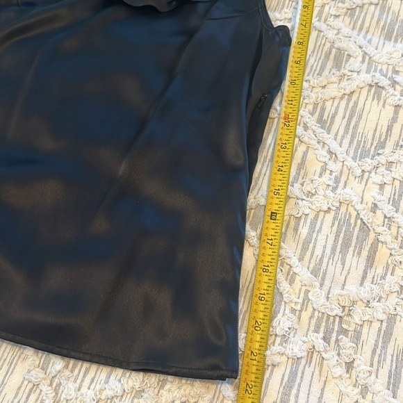 Vintage 100% Silk Tank Ruffled Neck in Black | M - Picture 7 of 7
